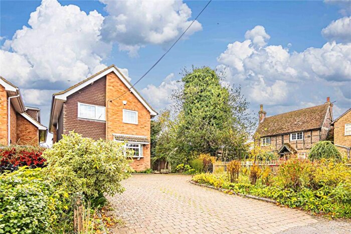 4 Bedroom Detached House For Sale In Church Road, Totternhoe, Central Bedfordshire, LU6