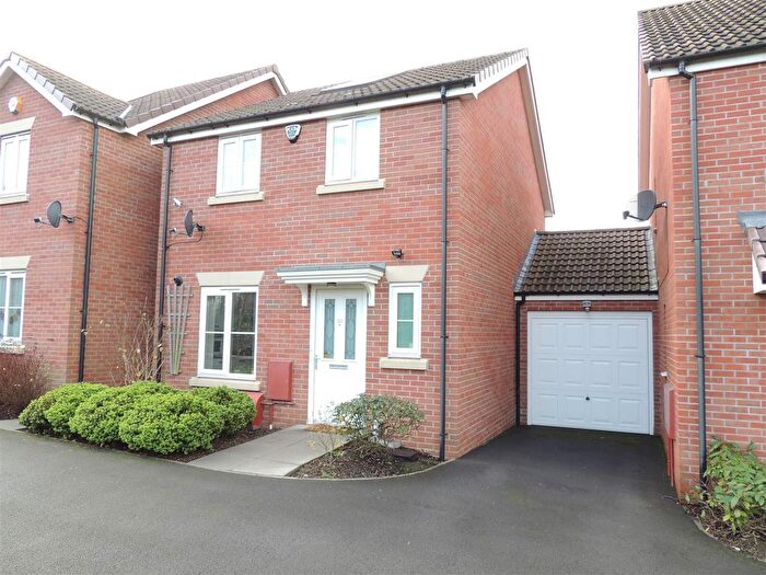3 Bedroom Link Detached House To Rent In Wood Mead, Bristol, BS16
