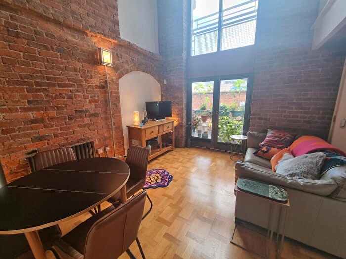 2 Bedroom Apartment To Rent In Jackson's Warehouse, Tariff Street, M1