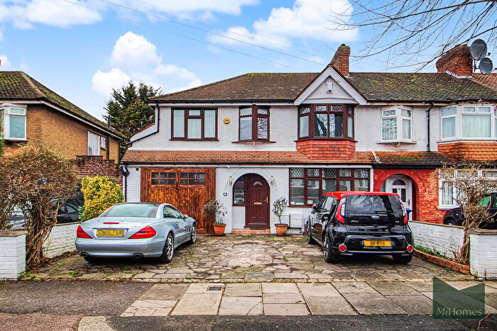 4 Bedroom Semi-Detached House For Sale In Lancing Gardens, N9