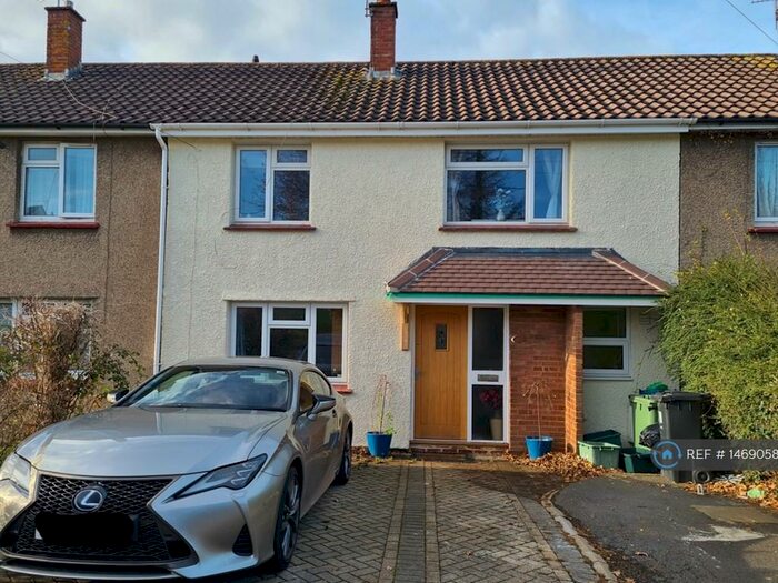 4 Bedroom Semi-Detached House To Rent In Mendip Crescent, Bristol, BS16