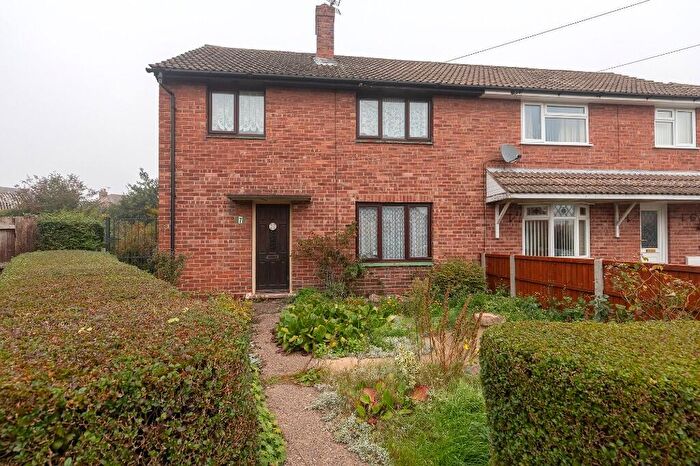 3 Bedroom Semi-Detached House For Sale In Walnut Grove, Nottingham, Nottinghamshire, NG14
