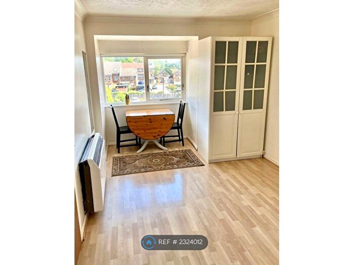 Studio To Rent In Oxley Close, London, SE1