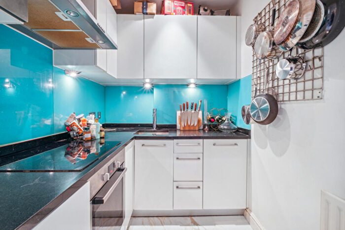 1 Bedroom Flat For Sale In Barker Street, Chelsea, SW10
