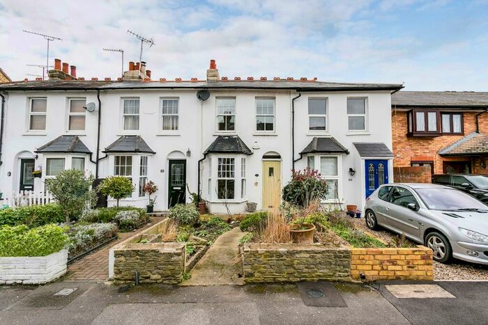 2 Bedroom Cottage To Rent In Voluntary Place, Wanstead, E11