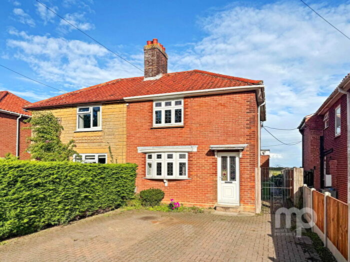 3 Bedroom Semi-Detached House For Sale In The Turnpike, Fundenhall, NR16