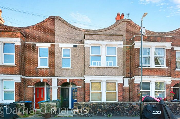 2 Bedroom Maisonette For Sale In Abbey Road, London, SW19