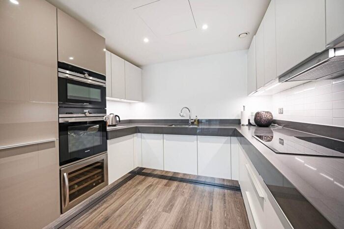 2 Bedroom Flat For Sale In Canter Way, Aldgate, London, E1