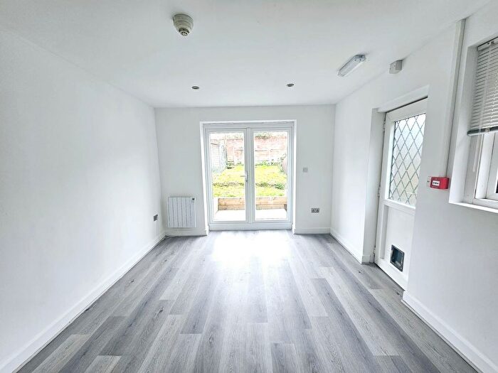 1 Bedroom Flat To Rent In Silverdale Road, Southampton, SO15