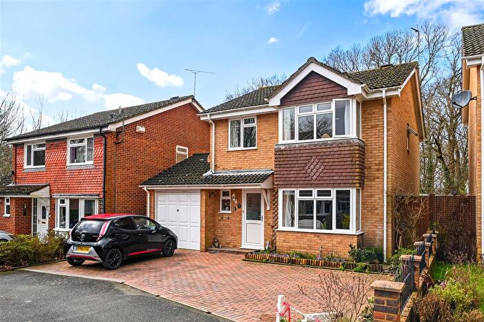 4 Bedroom Property For Sale In Fontwell Avenue, Bexhill-On-Sea, TN39