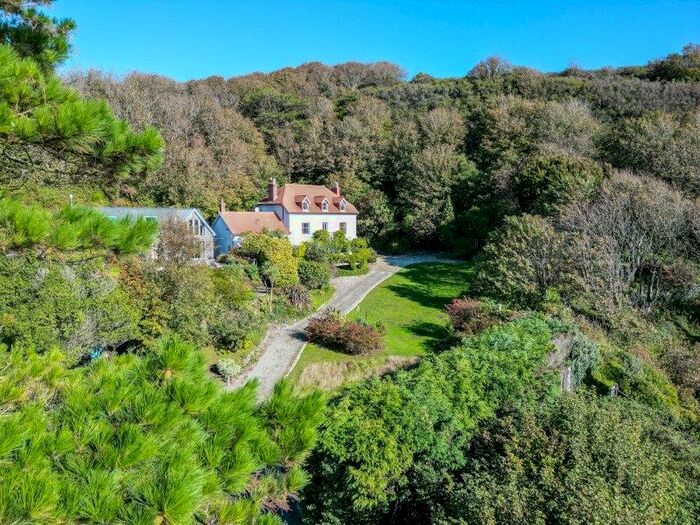 6 Bedroom Detached House To Rent In Buttlegate, PL11