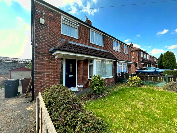 3 Bedroom Semi-Detached House To Rent In Queensthorpe Avenue, Leeds, LS13