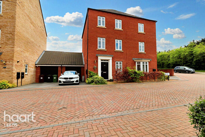 3 Bedroom Semi-Detached House For Sale In Park View, Leeds, LS22