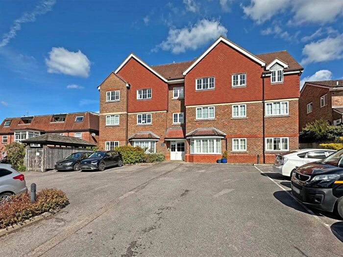 1 Bedroom Flat For Sale In Oxford Road, Redhill, RH1