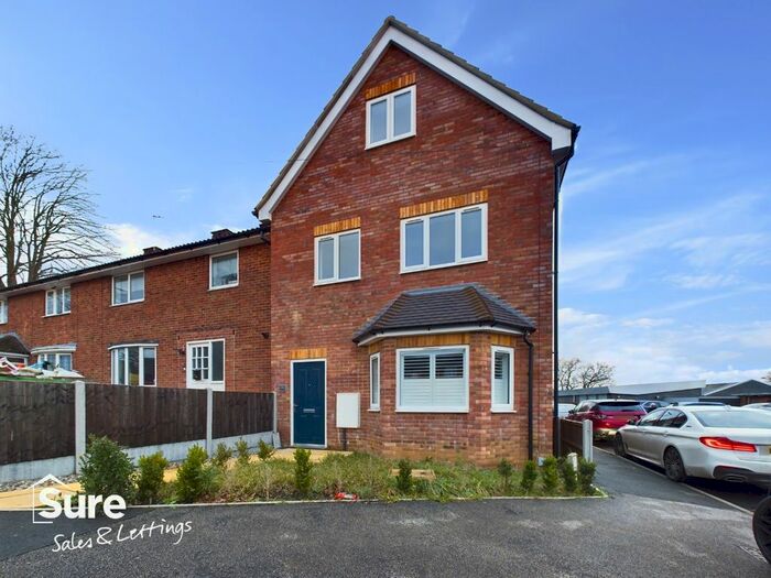 3 Bedroom Maisonette To Rent In Long Chaulden, Hemel Hempstead, Hertfordshire, HP1