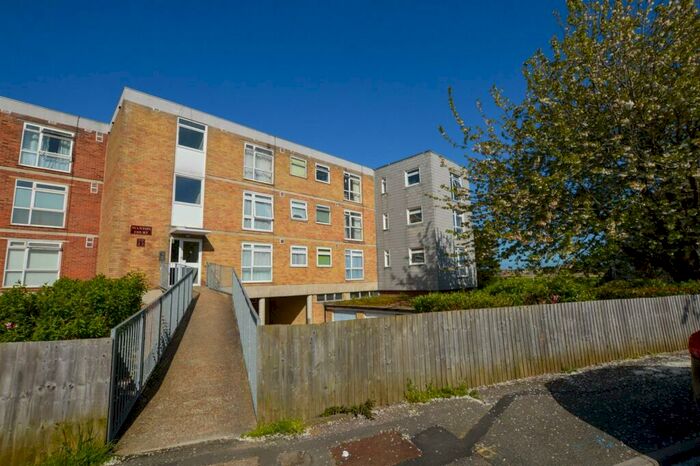 Flat To Rent In Rotunda Road, Eastbourne, BN23