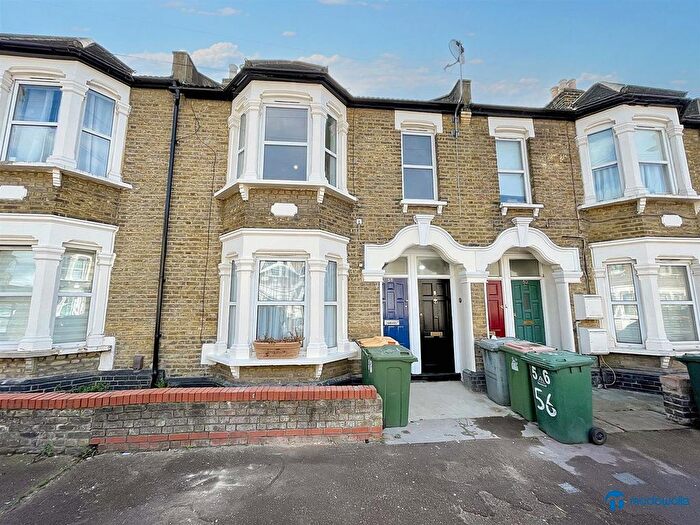 3 Bedroom Flat To Rent In Tinto Road, London, E16