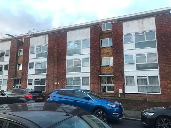 2 Bedroom Flat To Rent In Bramley Court, Wallington, SM6