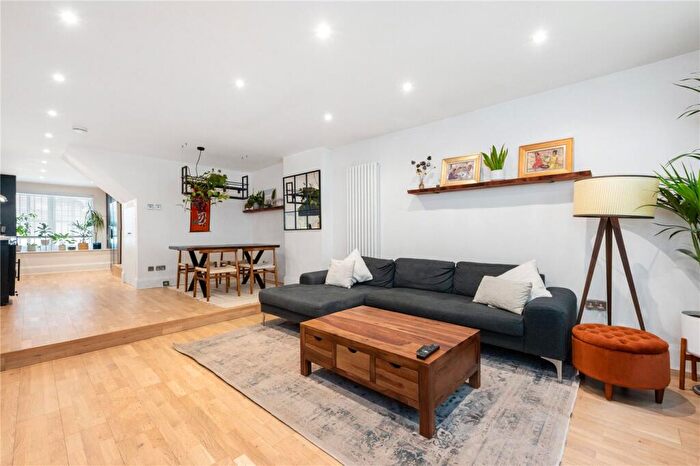 2 Bedroom Flat For Sale In Wheler Street, London, E1