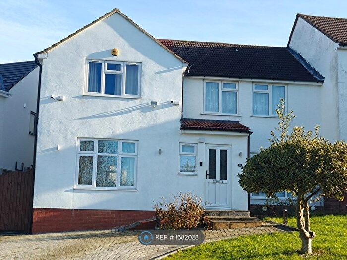 3 Bedroom Semi-Detached House To Rent In Summerhill Close, Orpington, BR6