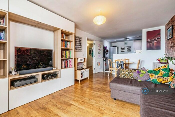 2 Bedroom Flat To Rent In Palmers Road, London, E2