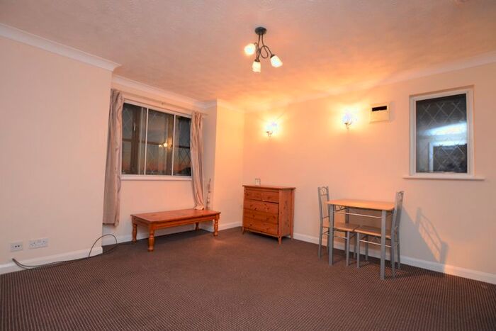 1 Bedroom Flat To Rent In Raleigh Close, Slough, SL1