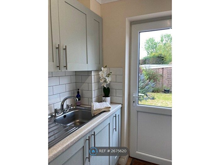 3 Bedroom Semi-detached House To Rent In Henley Gardens, Fareham, PO15