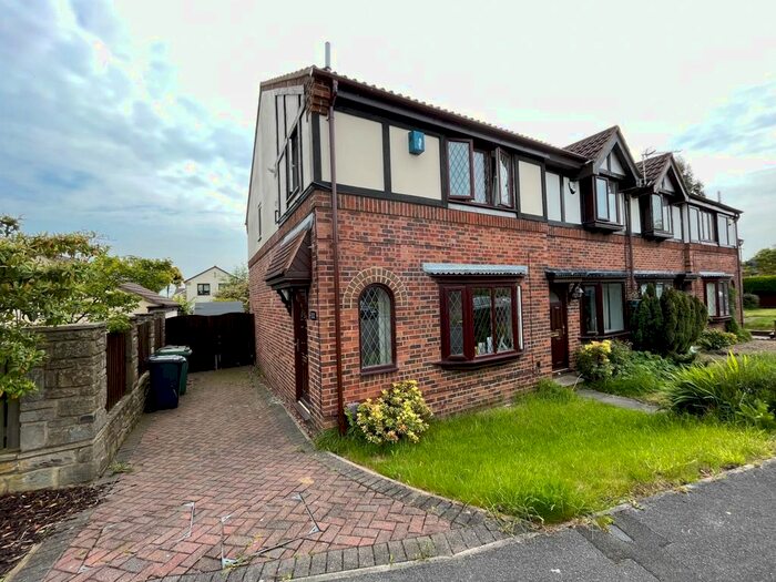 3 Bedroom Town House To Rent In Meadowgate Vale, Lofthouse, Wakefield, WF3