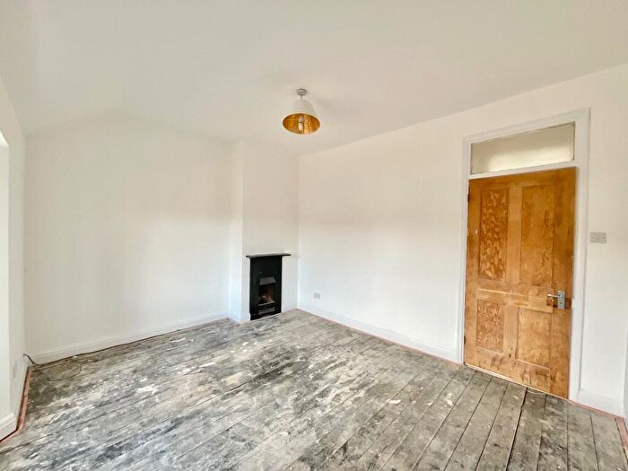 3 Bedroom Terraced House For Sale In Queens Square, Stone, ST15 - Photo 8