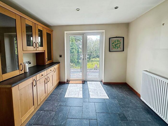 4 Bedroom Detached House For Sale In Summit Close, Bury, BL9