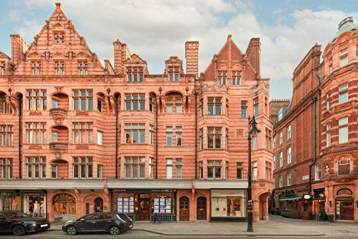 1 Bedroom Flat To Rent In Mount Street, Mayfair, W1K