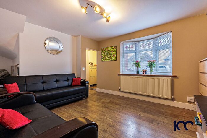 3 Bedroom Semi-detached House For Sale In Southview Avenue, Tilbury, RM18