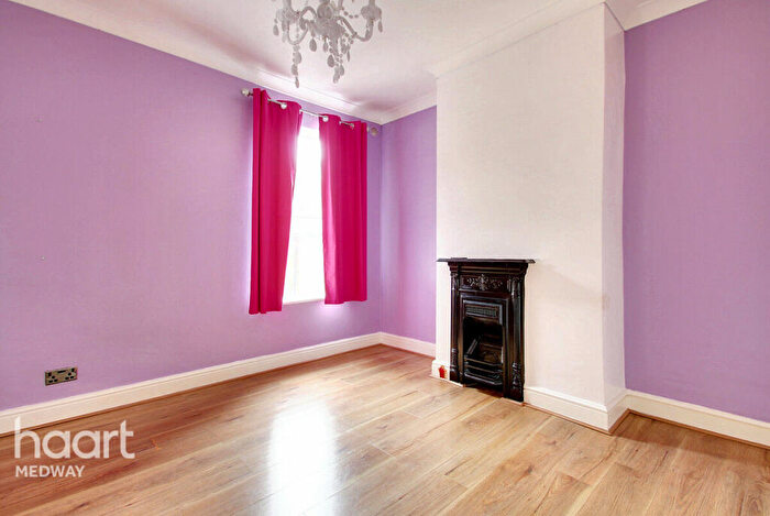 3 Bedroom End Of Terrace House For Sale In Mill Road, Rochester, ME2