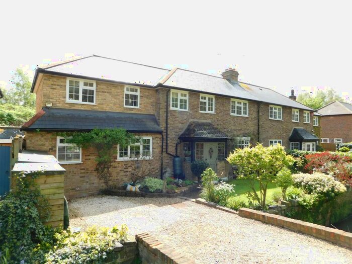 3 Bedroom Cottage To Rent In Weston Lodge, Thames Ditton, KT7