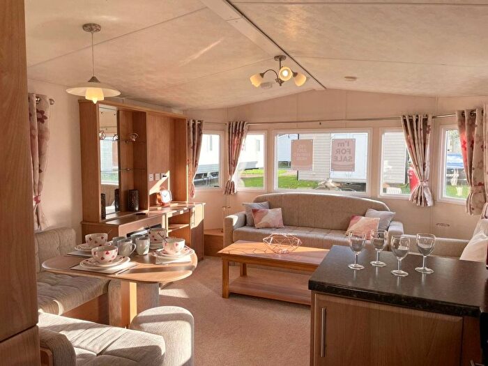 2 Bedroom Mobile/park Home For Sale In Lowestoft, NR32