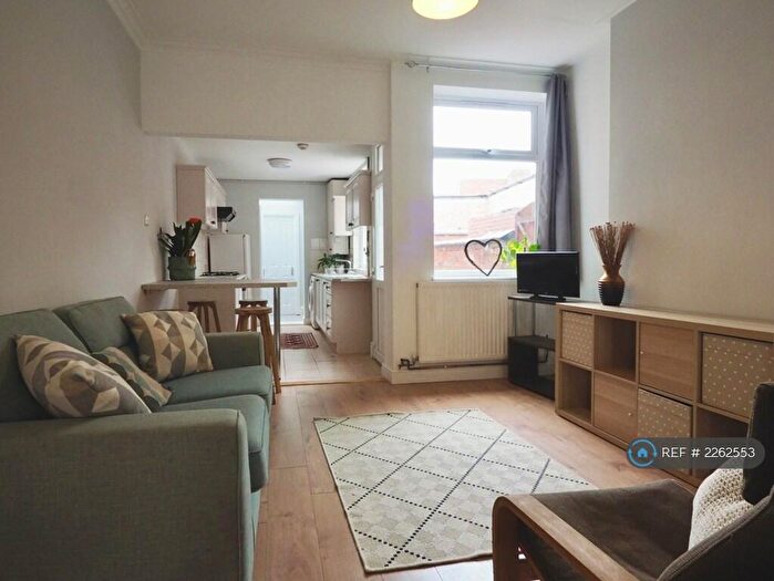 4 Bedroom Terraced House To Rent In Lorne Road, Leicester, LE2