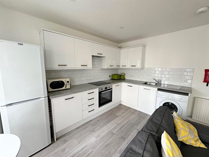 4 Bedroom Flat To Rent In Norfolk Square, Brighton, BN1