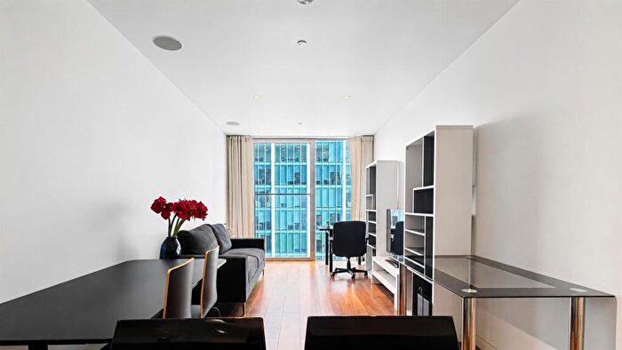 2 Bedroom Apartment For Sale In The Heron Building, More Street, City, EC2Y - Photo 2