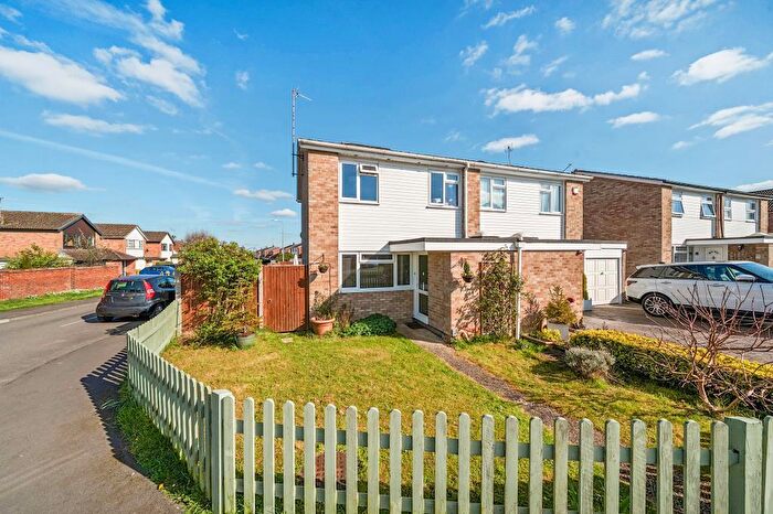 3 Bedroom Semi Detached House For Sale In Newbury, Berkshire, RG14