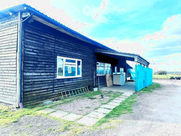 2 Bedroom Farmhouse To Rent In Aston Sandford, Aylesbury, HP17