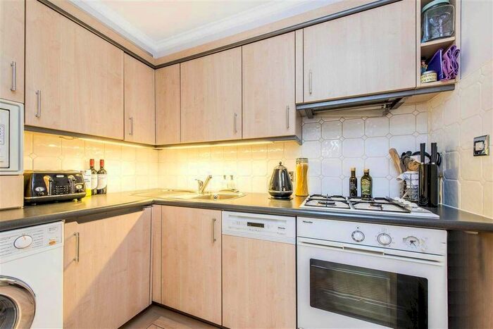 2 Bedroom Flat To Rent In Gloucester Street, Pimlico, London, SW1V