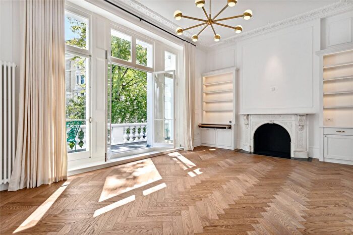 3 Bedroom Flat To Rent In Ladbroke Gardens, Notting Hill, London, W11