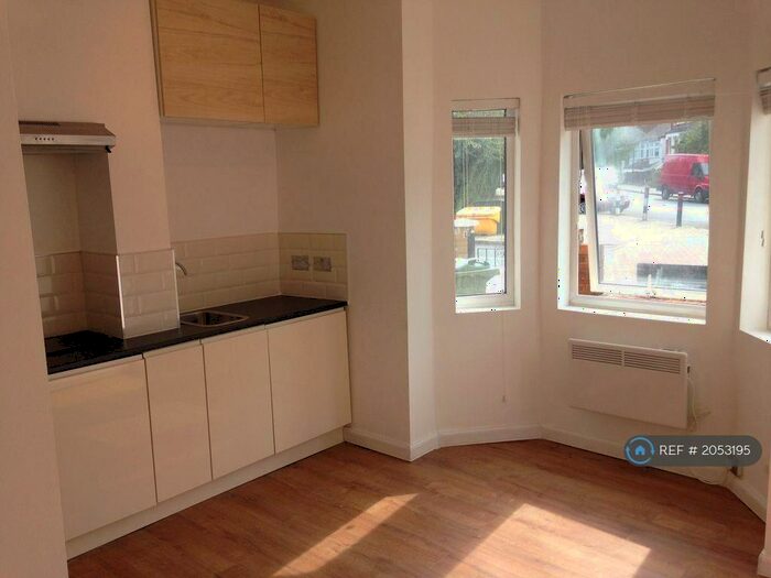 Studio To Rent In St. Cloud Road, London, SE27
