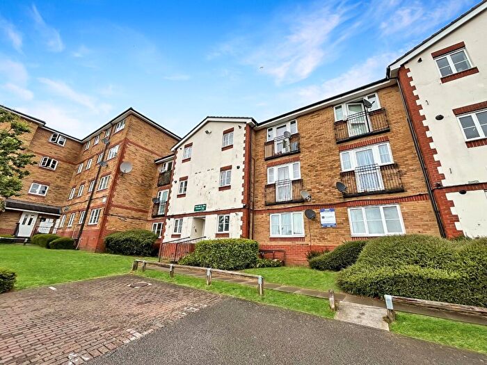 2 Bedroom Apartment For Sale In Dunstable Road, Luton, Bedfordshire, LU4