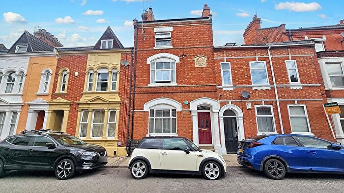 4 Bedroom Terraced House For Sale In Colwyn Road, Northampton, NN1