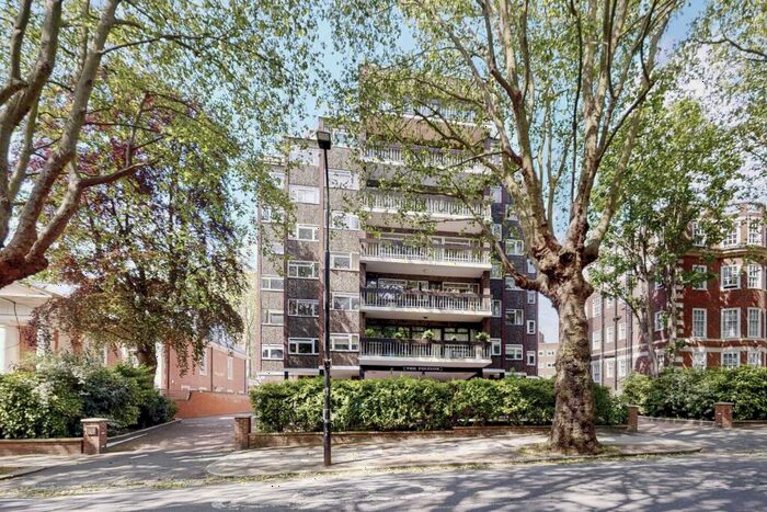 3 Bedroom Apartment To Rent In The Polygon, Avenue Road, St John's Wood, London, NW8