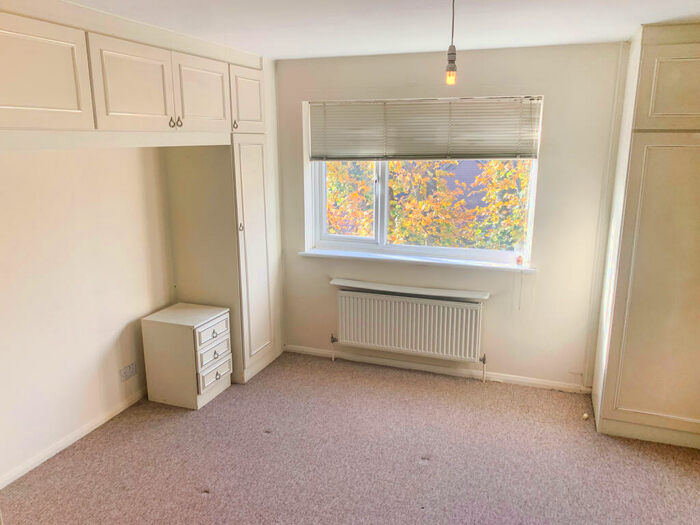 1 Bedroom Flat To Rent In Rossendon Court, Wallington, SM6