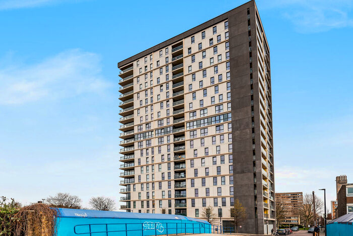 3 Bedroom Flat To Rent In Hay Currie Street, London, E14