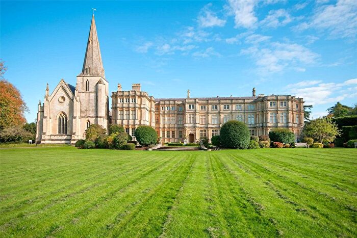 3 Bedroom Flat For Sale In Sherborne, Cheltenham, Gloucestershire, GL54