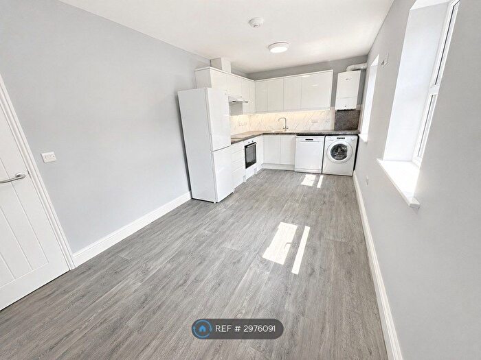 2 Bedroom Flat To Rent In Pitt Road, Bristol, BS7